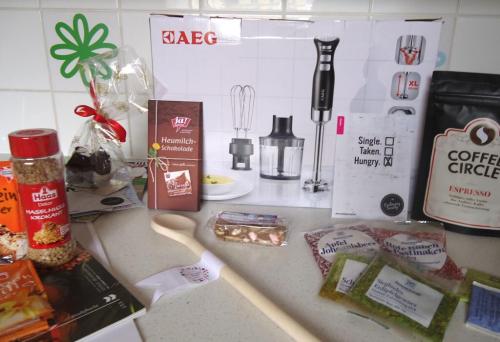 BLHhrIhCIAItUg6.jpg large