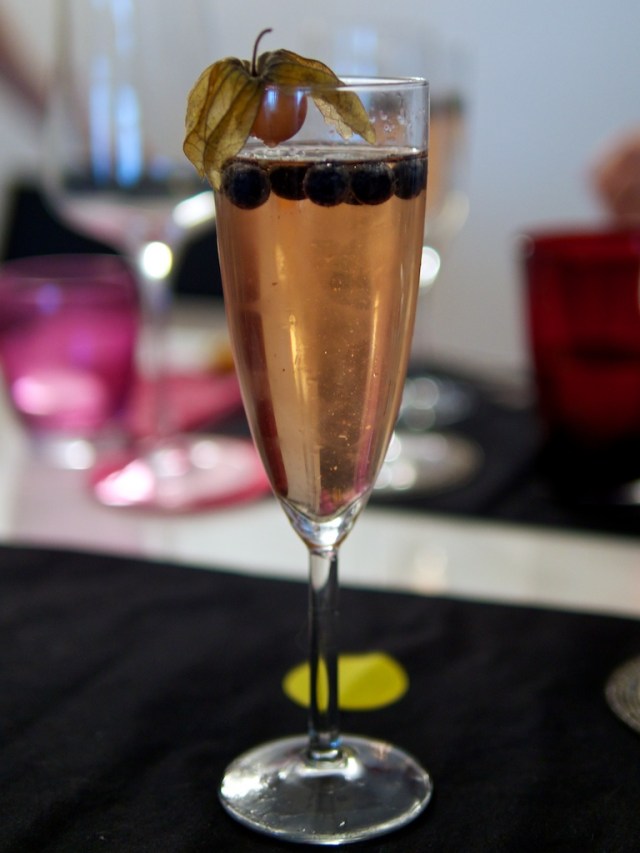 asti-cocktail mit rosenwasser