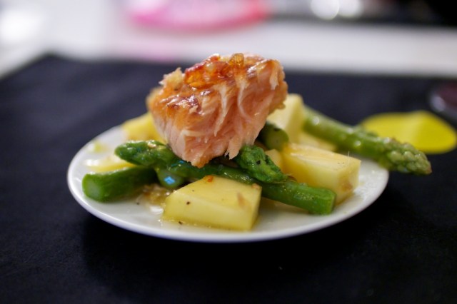 spargel-mango-salat mit lachs